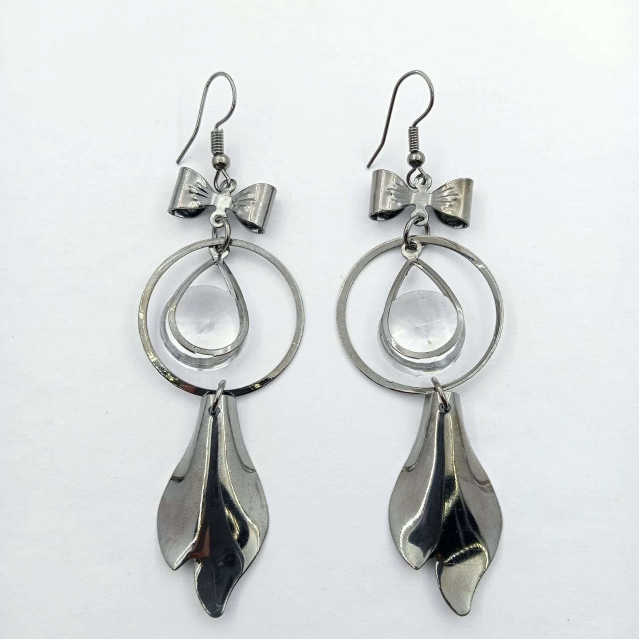 Women's Bow Leaves Design Earrings (Black)